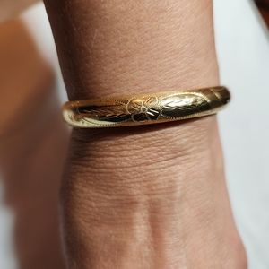Vintage Estate 14KP Solid Yellow Gold Hinged Bangle Bracelet Floral Engraved